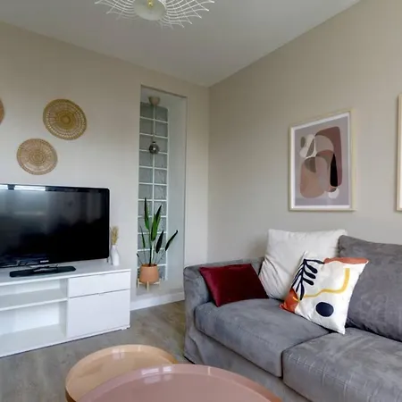 Apartment Le Smile - 3 Bedrooms - 8pers - Parking - Centre Gare *